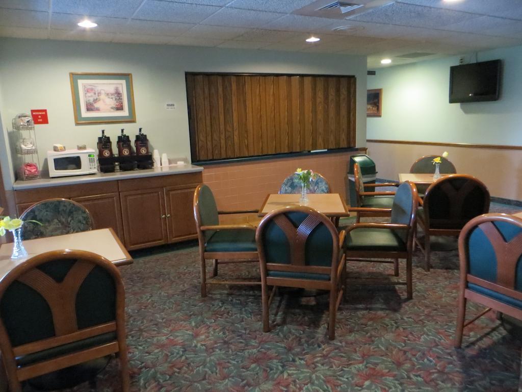Cobblestone Inn & Suites - Merrill Buitenkant foto
