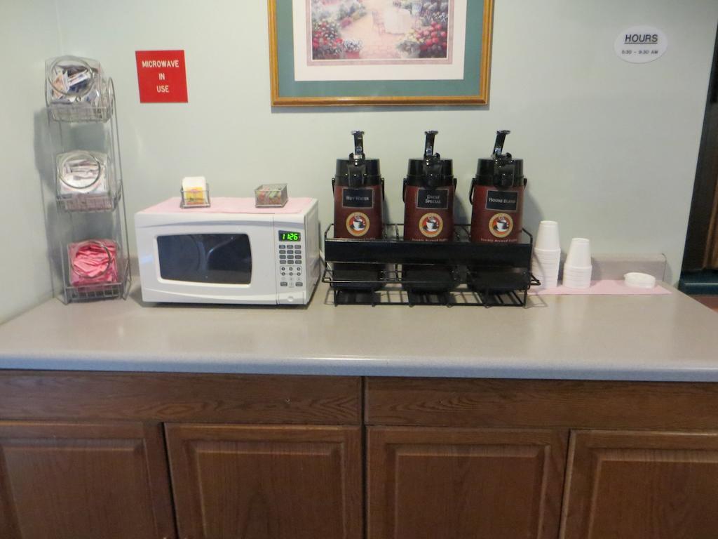 Cobblestone Inn & Suites - Merrill Buitenkant foto