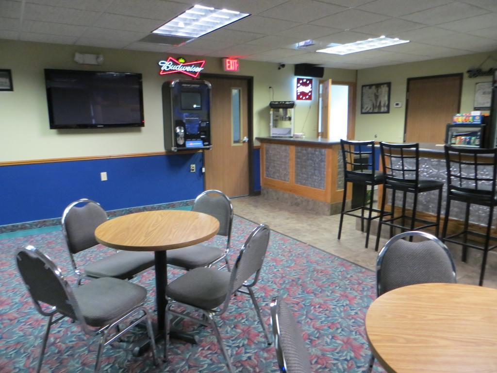 Cobblestone Inn & Suites - Merrill Buitenkant foto
