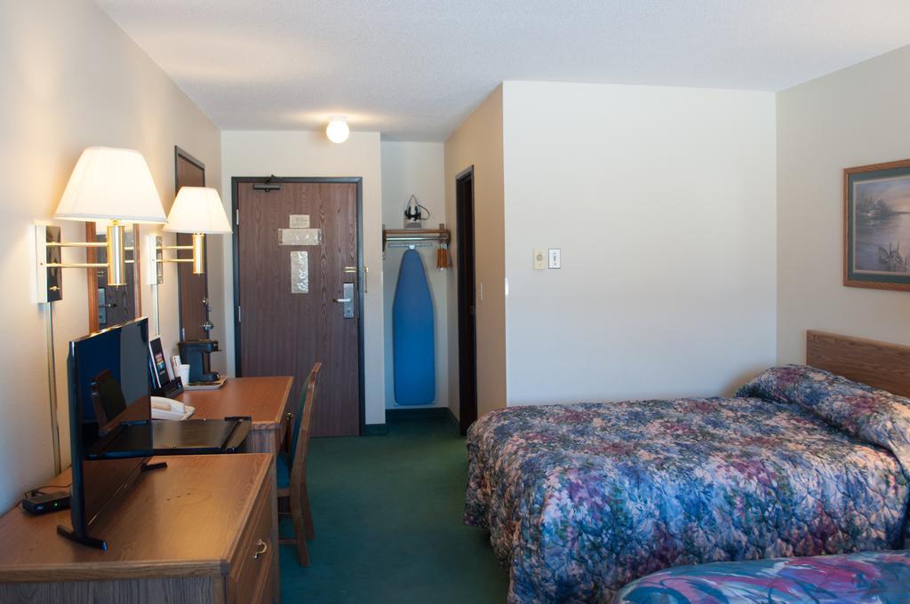 Cobblestone Inn & Suites - Merrill Buitenkant foto