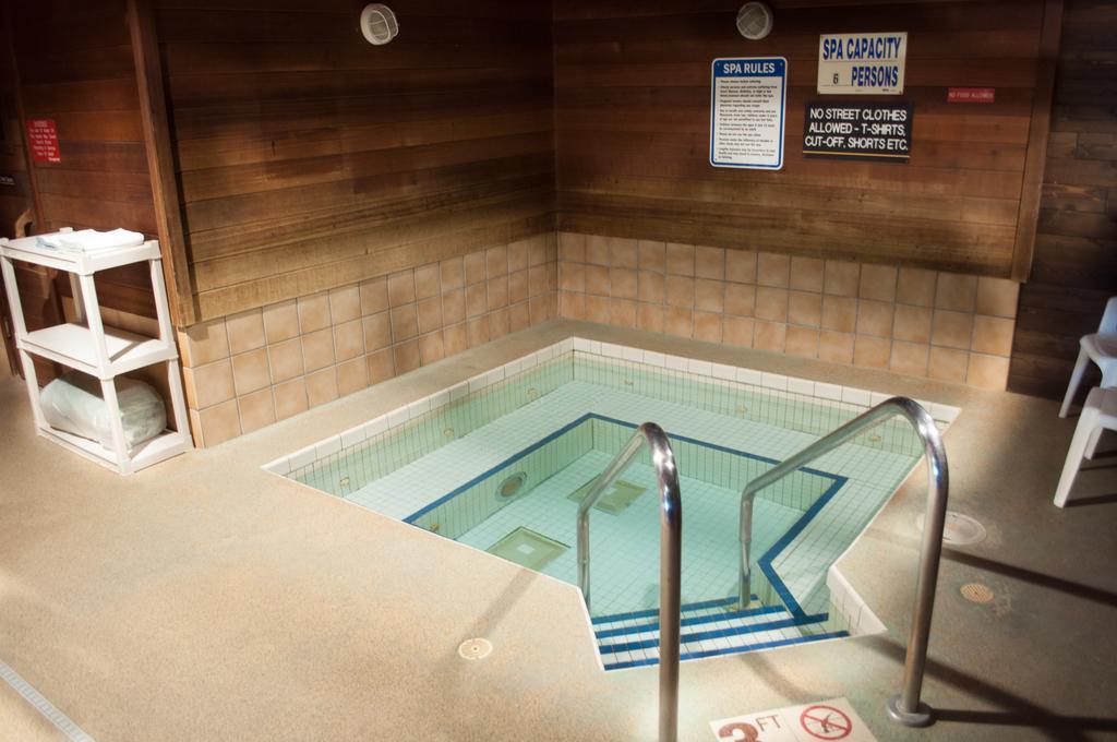 Cobblestone Inn & Suites - Merrill Buitenkant foto