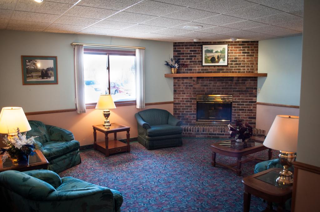 Cobblestone Inn & Suites - Merrill Buitenkant foto