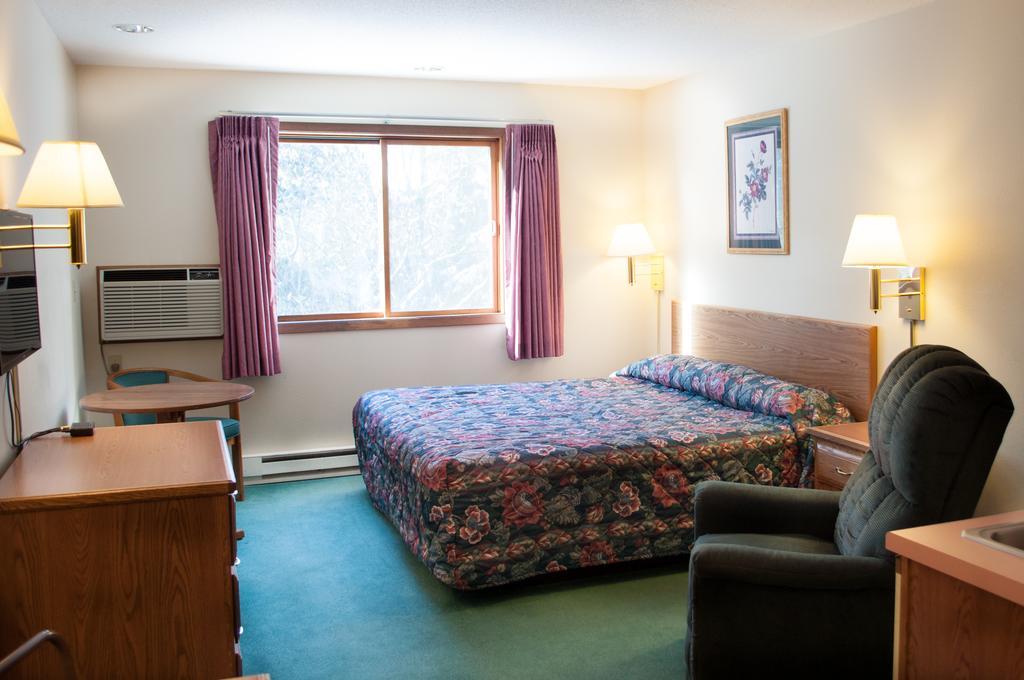Cobblestone Inn & Suites - Merrill Buitenkant foto